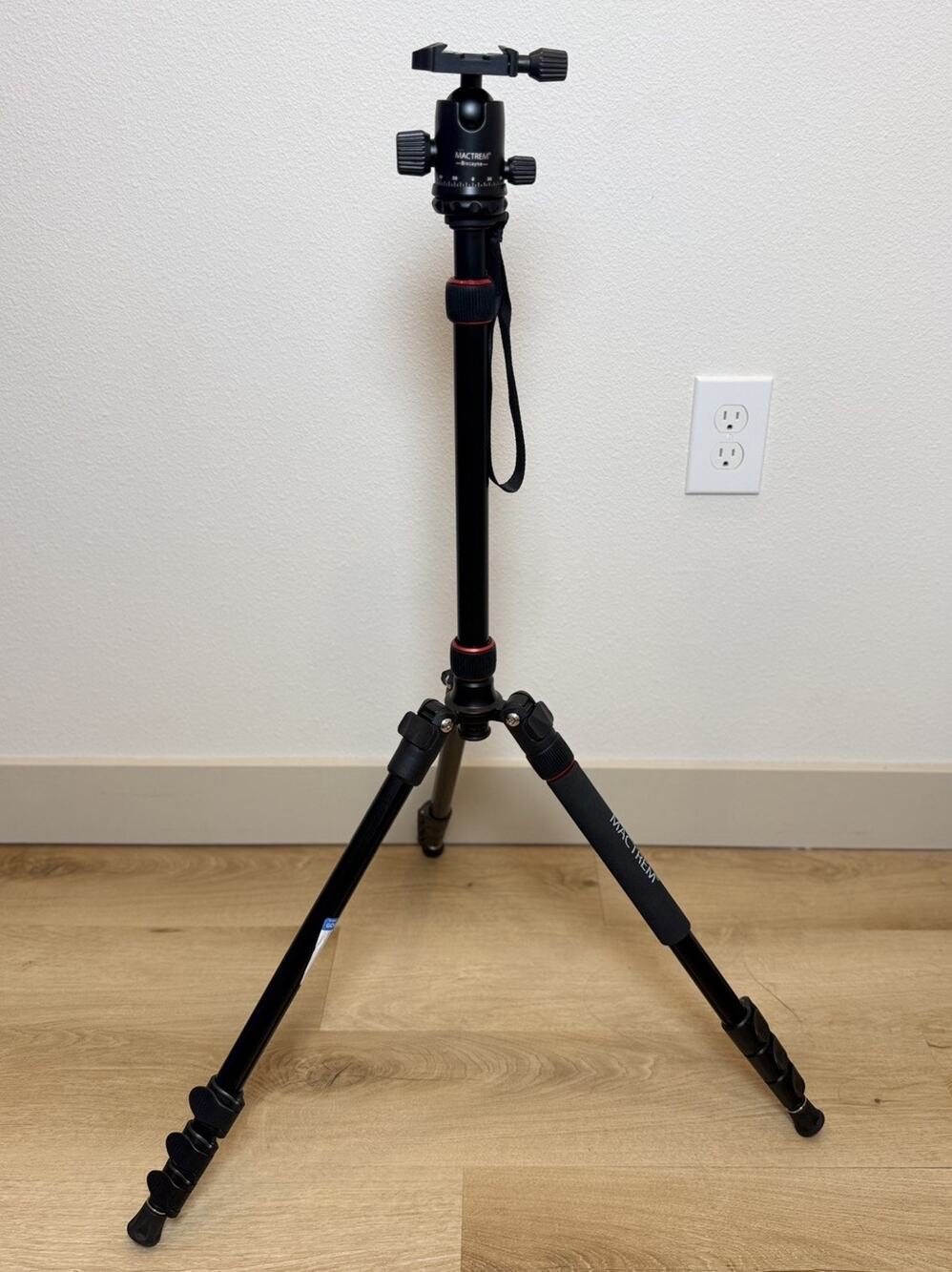 MACTREM Camera Tripod Black Portable Lightweight Adjustable Carlsbad CT62A